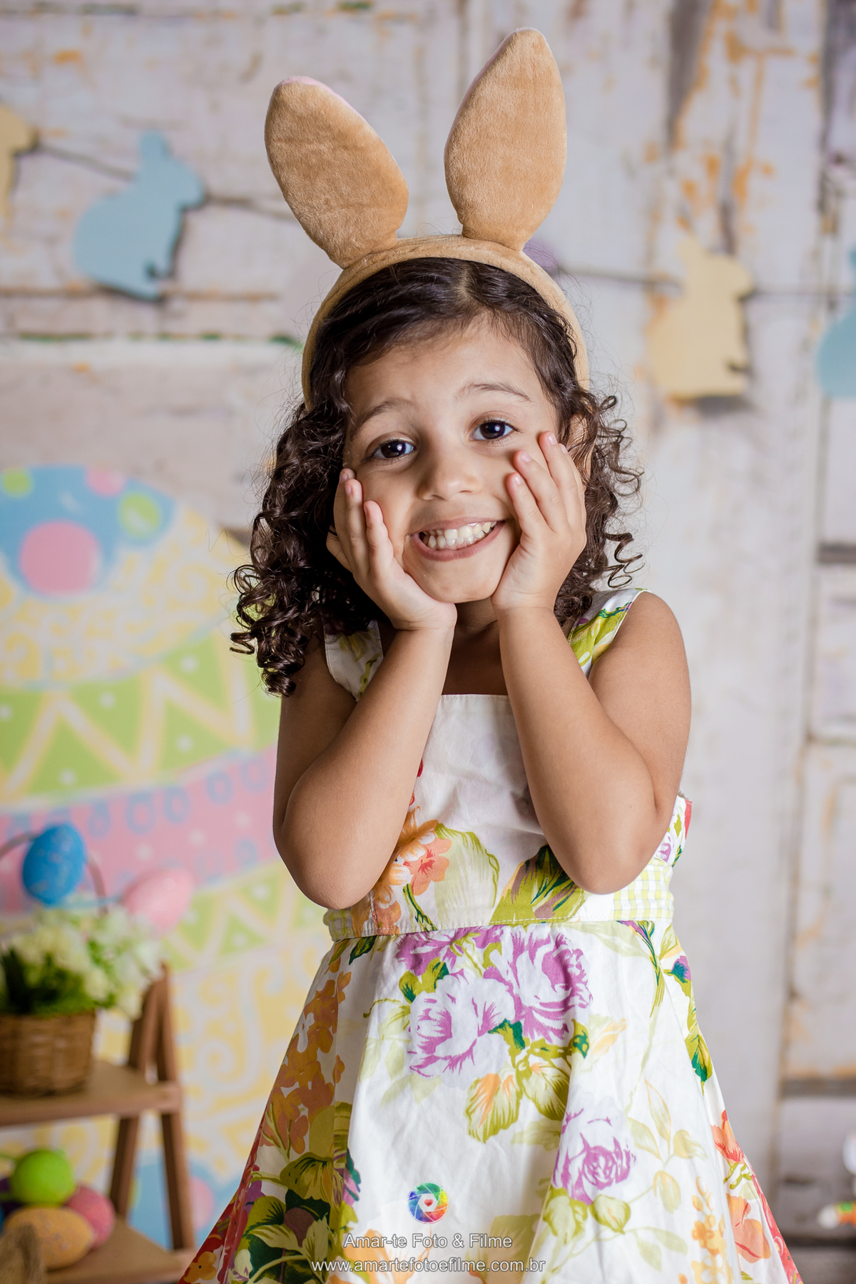fotografo de ensaio externo de pascoa menina ovos coelho inspiranção cidade jardim barra da tijuca rio de janeiro