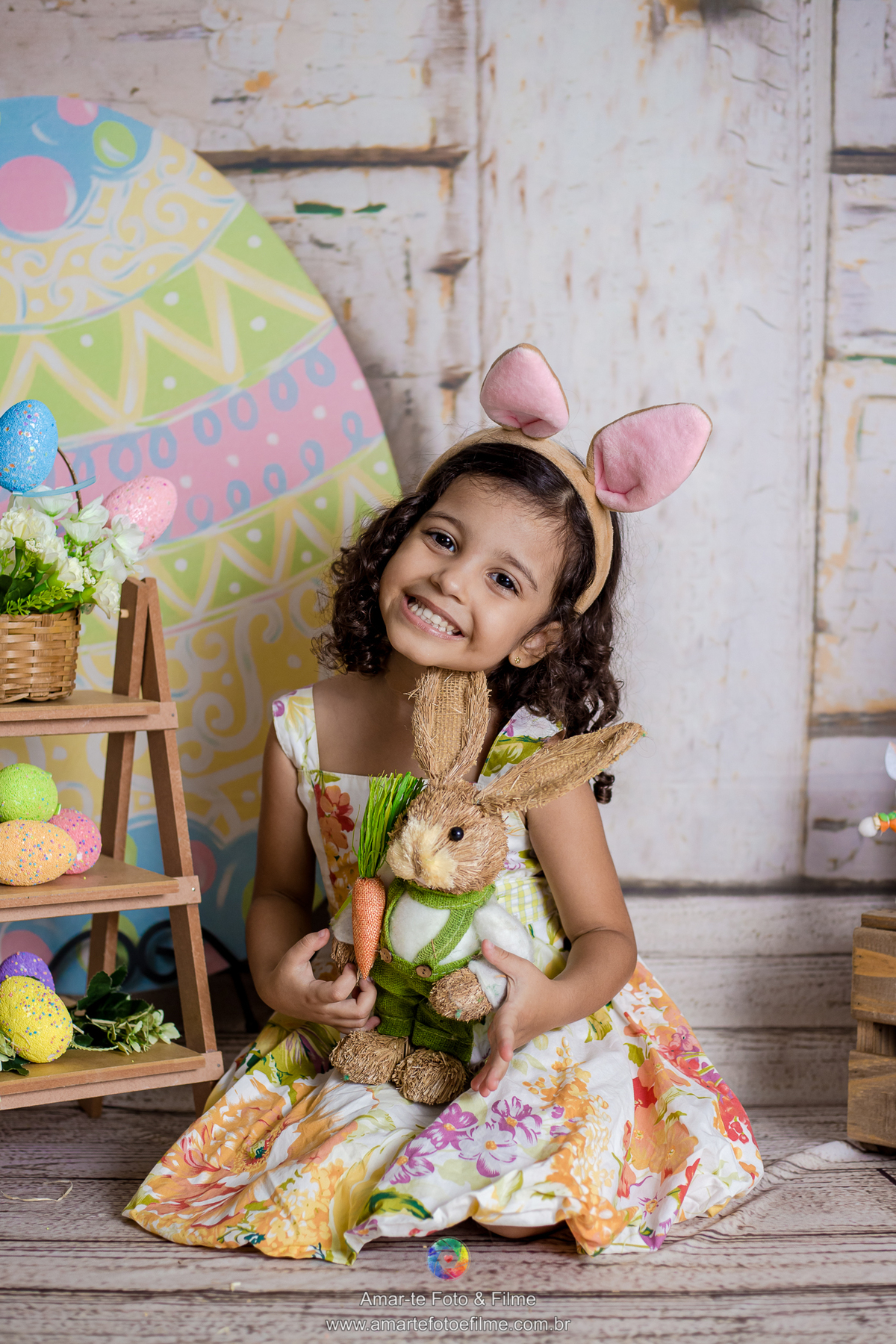 fotografo de ensaio externo de pascoa menina ovos coelho inspiranção cidade jardim barra da tijuca rio de janeiro