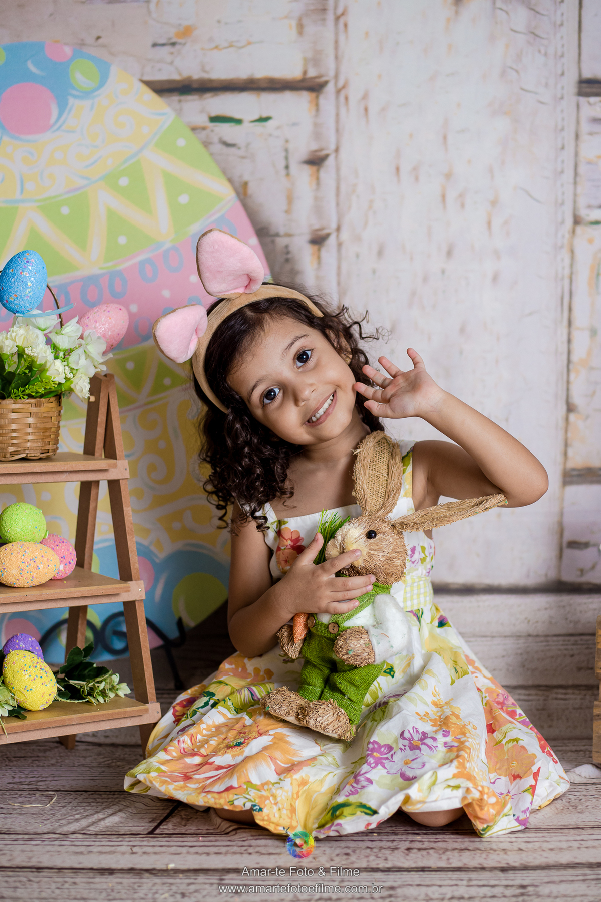 fotografo de ensaio externo de pascoa menina ovos coelho inspiranção cidade jardim barra da tijuca rio de janeiro