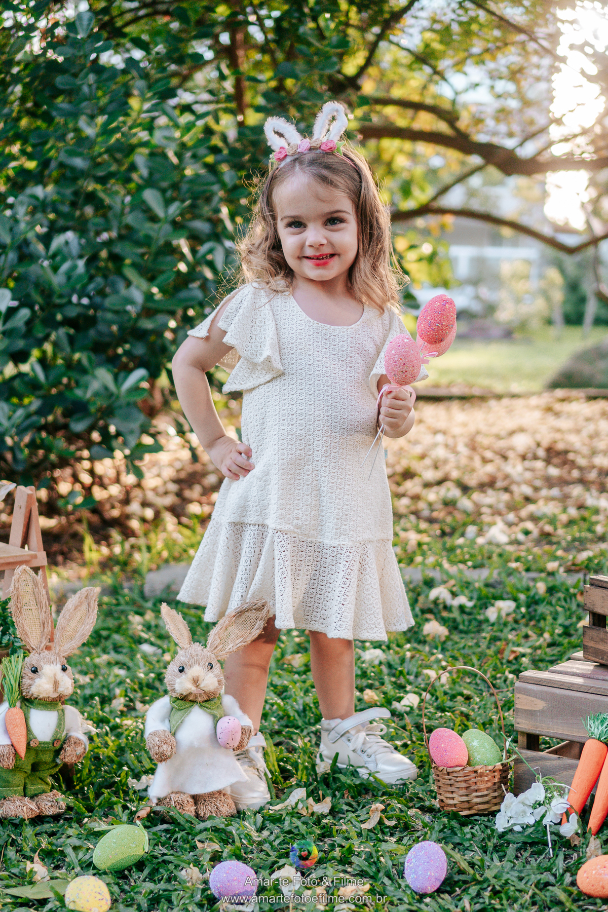 fotografo de ensaio externo de pascoa menina ovos coelho inspiranção cidade jardim barra da tijuca rio de janeiro recreio Praça Drault Ernanny