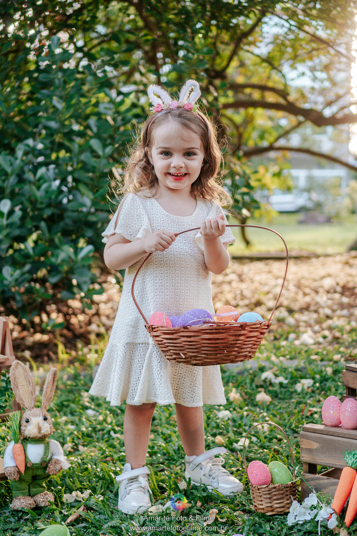 fotografo de ensaio externo de pascoa menina ovos coelho inspiranção cidade jardim barra da tijuca rio de janeiro recreio Praça Drault Ernanny