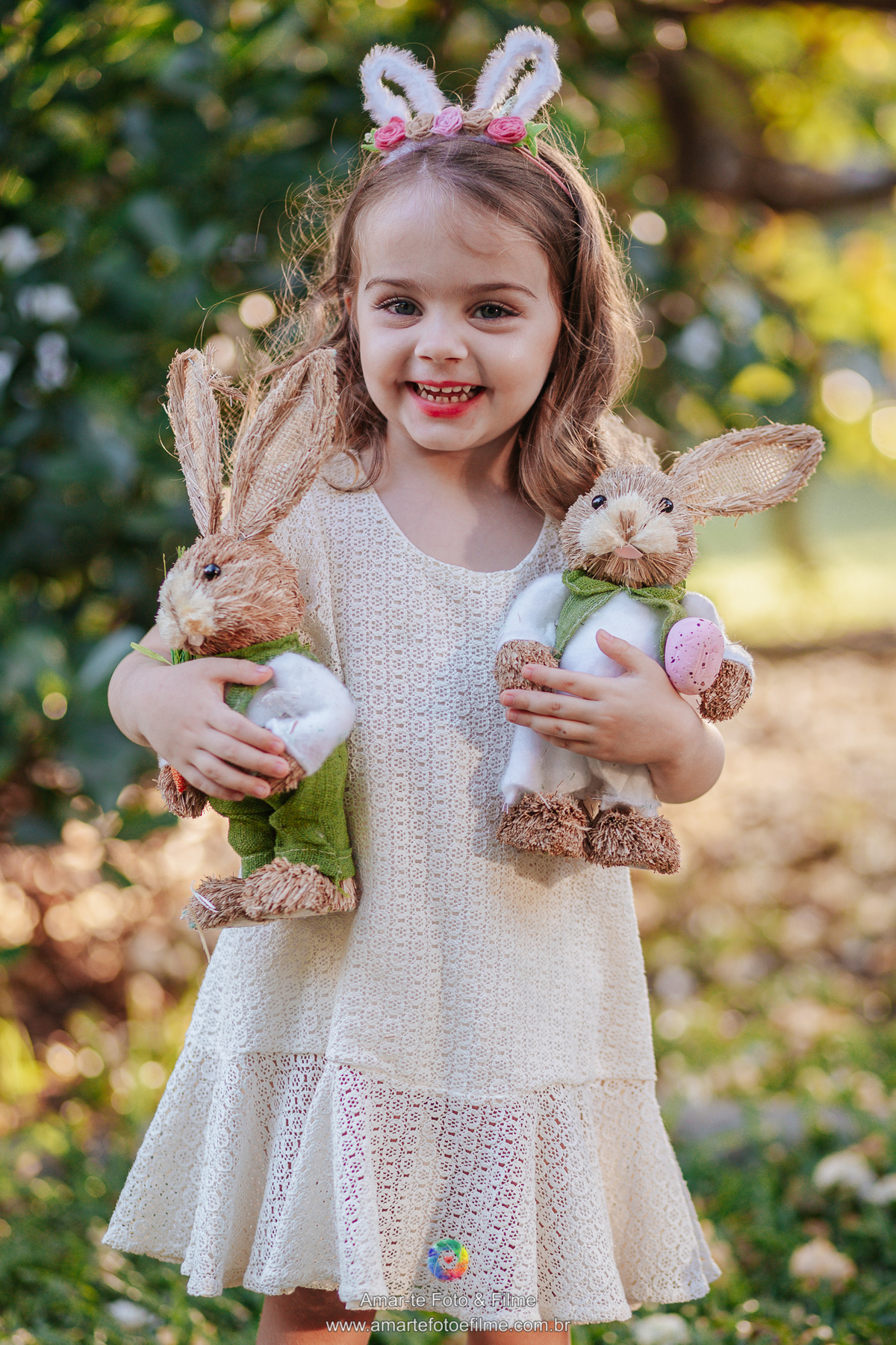 fotografo de ensaio externo de pascoa menina ovos coelho inspiranção cidade jardim barra da tijuca rio de janeiro recreio Praça Drault Ernanny