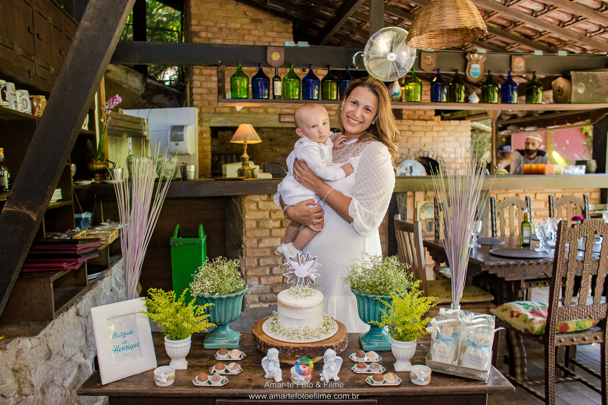 fotografia de batizado rio de janeiro santuario nossa senhora de fatima familia posando reunida pais e padrinhos madrinha de consagração batismo recreio don pascual vargem grande