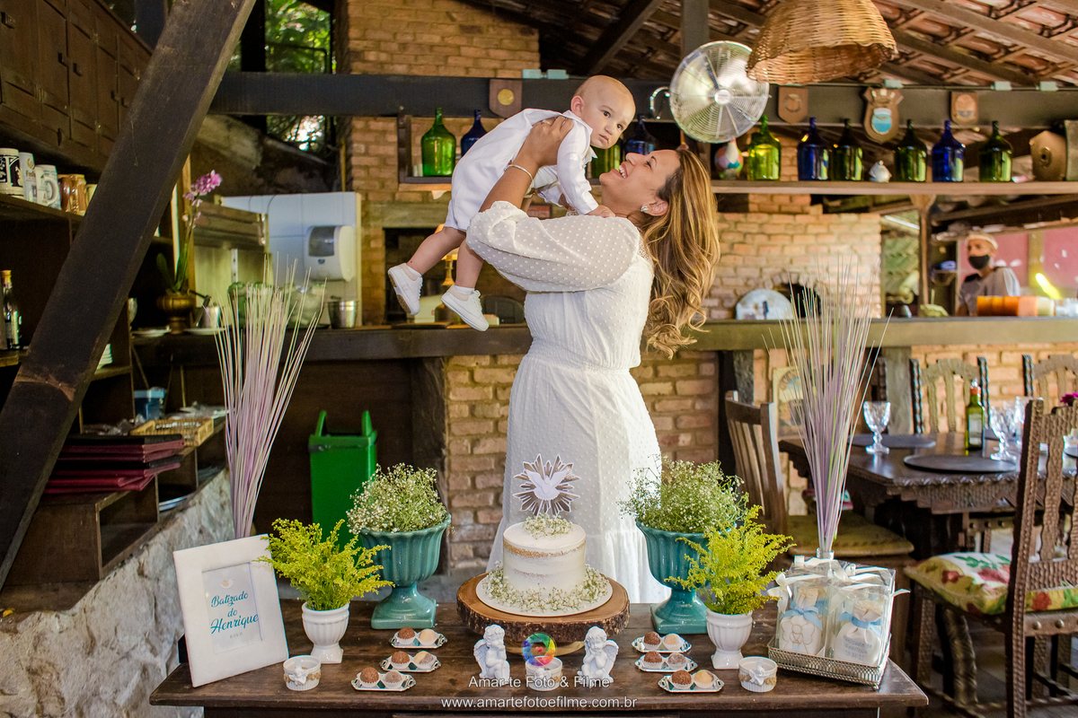 fotografia de batizado rio de janeiro santuario nossa senhora de fatima familia posando reunida pais e padrinhos madrinha de consagração batismo recreio don pascual vargem grande