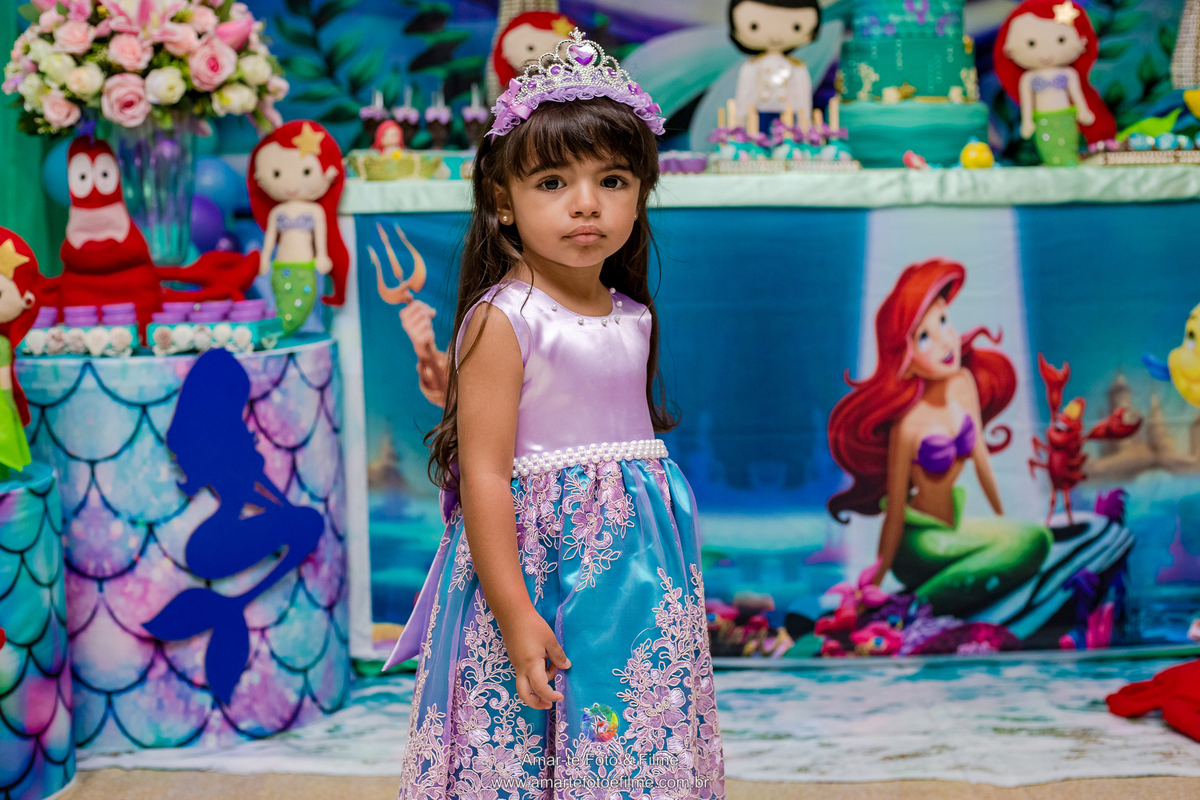 fotografo festa infantil pequena sereia sussukinha decoração mesa do bolo criança aniversariante