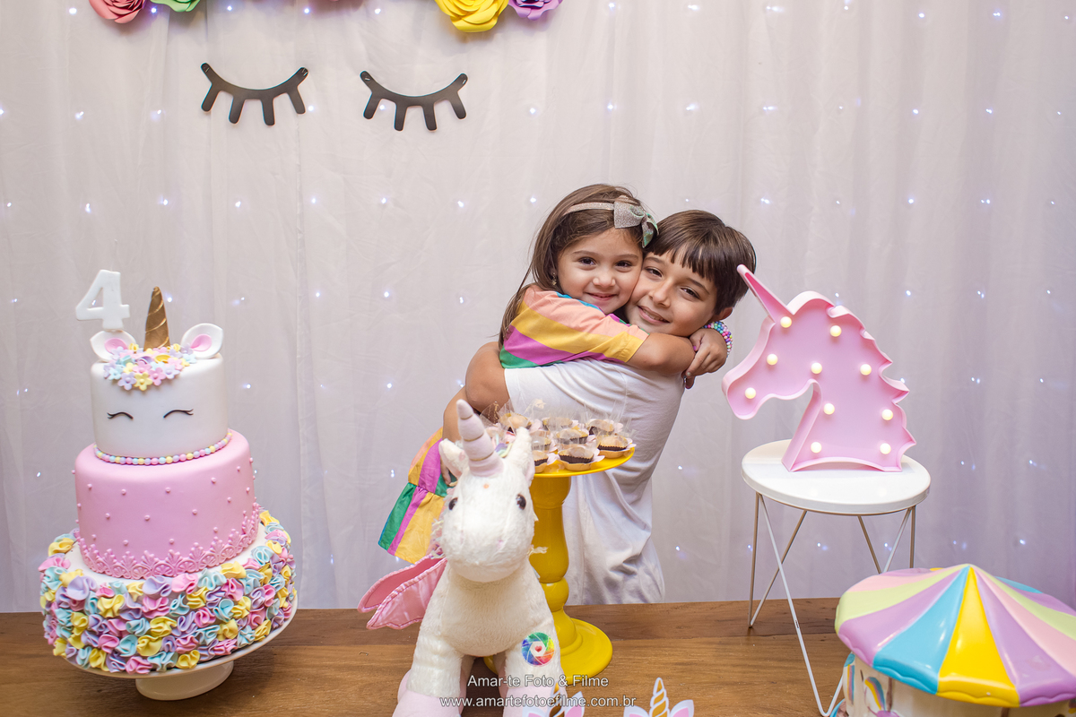 fotografo festa infantil decoração unicornio menina brincando animação