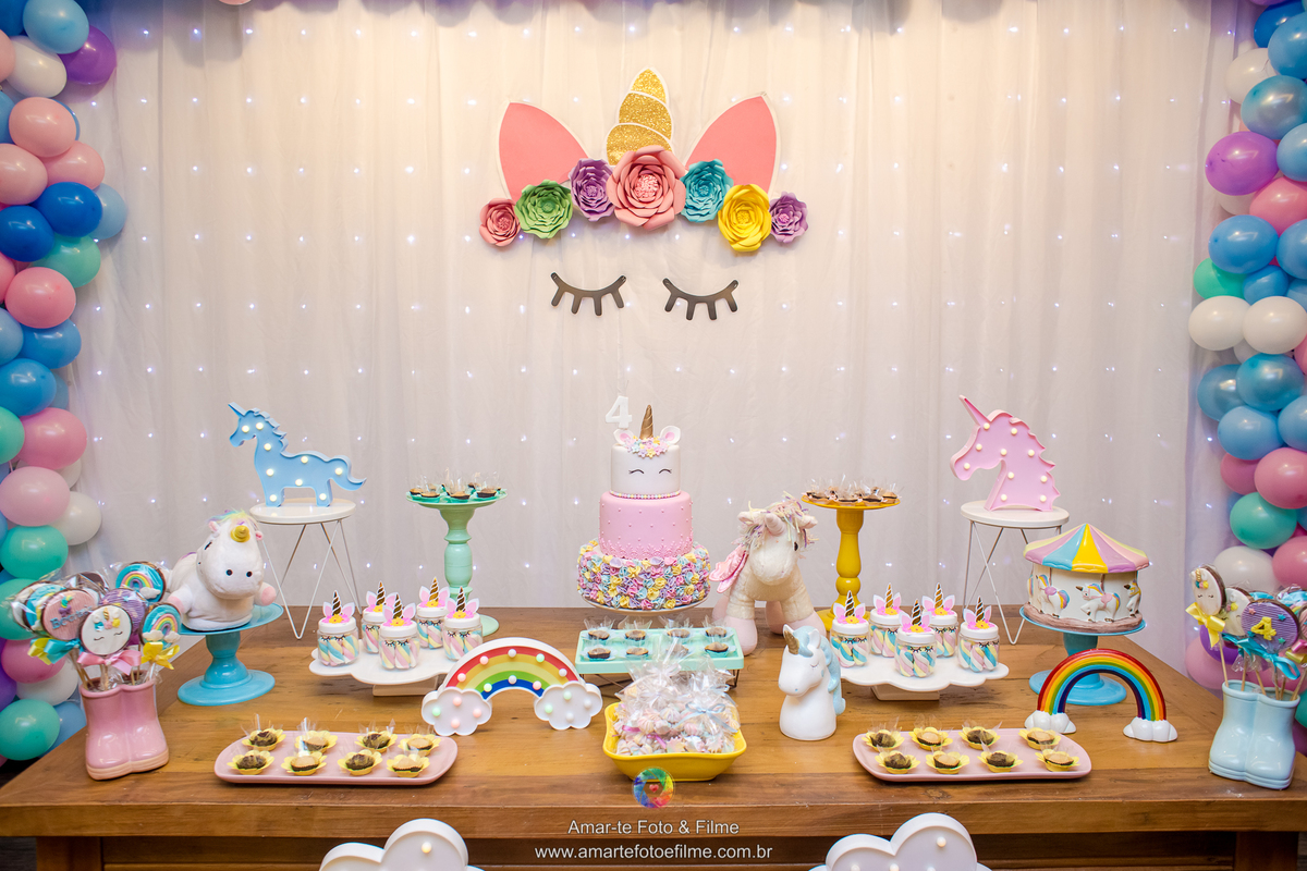 fotografo festa infantil decoração unicornio menina brincando animação