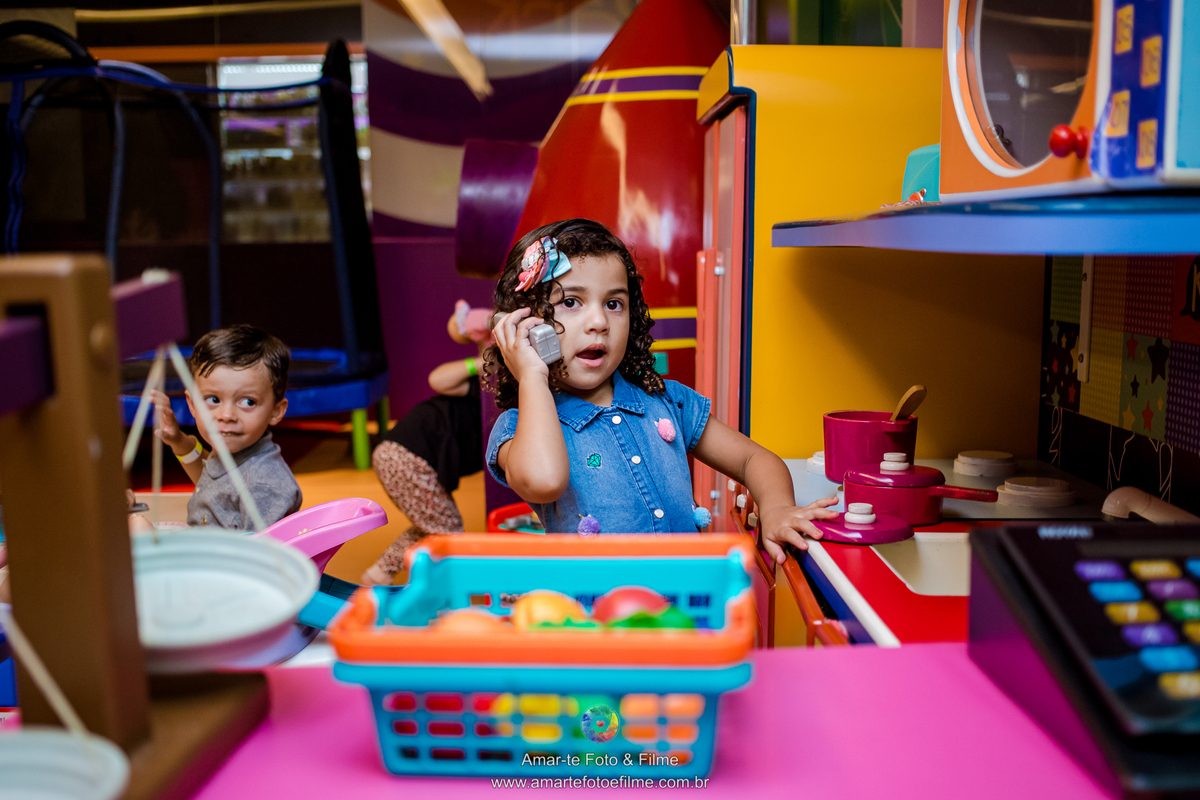 fotografo festa infantil decoração unicornio menina brincando animação