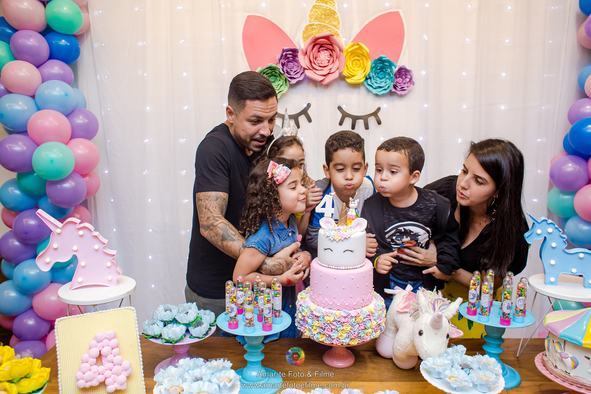 fotografo festa infantil decoração unicornio menina brincando animação
