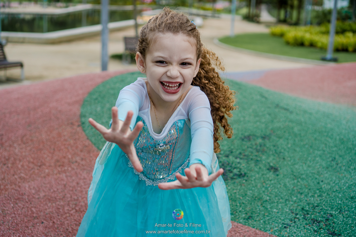 meninas pose para fotos frozen ensaio externo