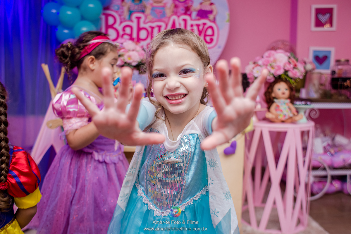 meninas spa frozen princesa personagem vivo pose foto ideias elsa