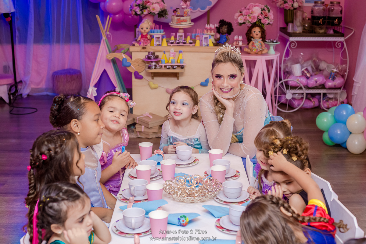 meninas spa frozen princesa personagem vivo pose foto ideias elsa