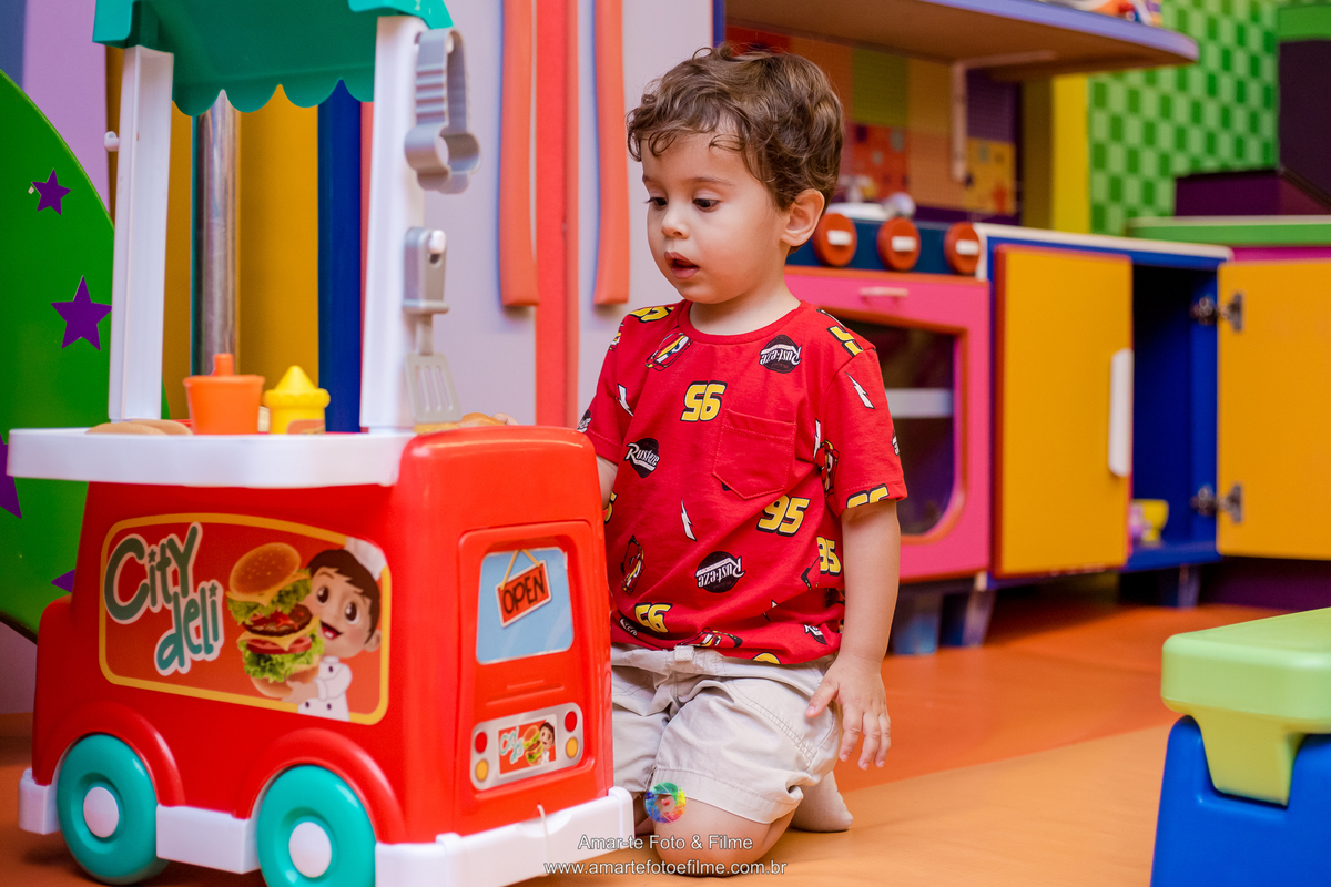 fesa infantil tema carros menino decoração fotografo criança brincando  kids park casa shopping