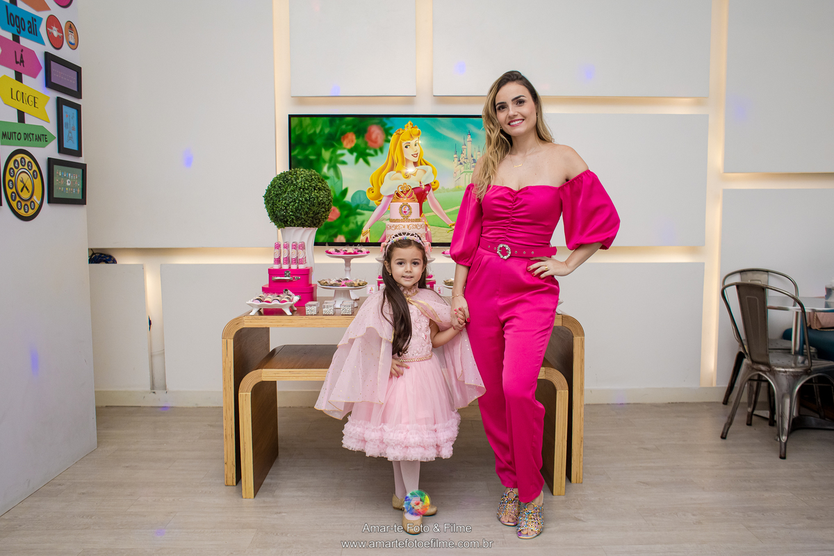 festa infantil bela adormecida parquinho de shopping rio de janeiro barra da tijuca animasom rio design vestido de princesa aurora