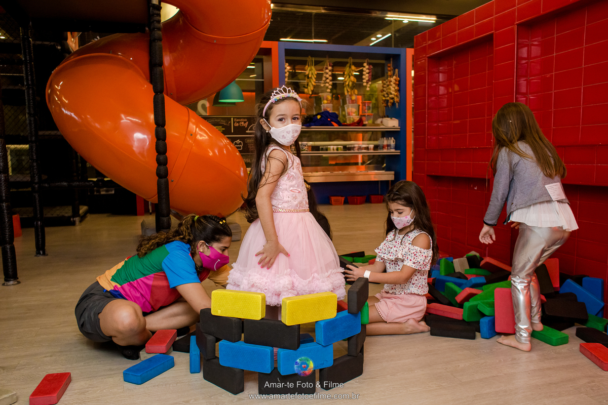 festa infantil bela adormecida parquinho de shopping rio de janeiro barra da tijuca animasom rio design vestido de princesa aurora