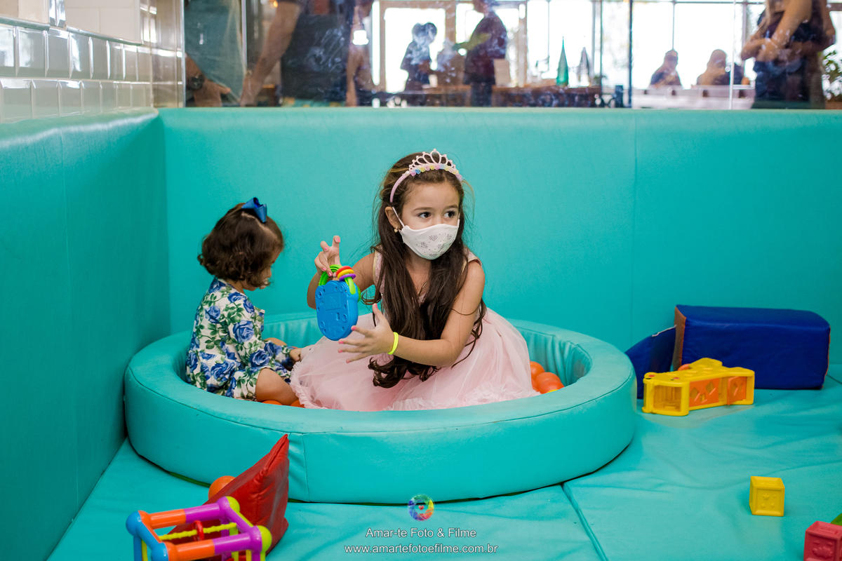 festa infantil bela adormecida parquinho de shopping rio de janeiro barra da tijuca animasom rio design vestido de princesa aurora