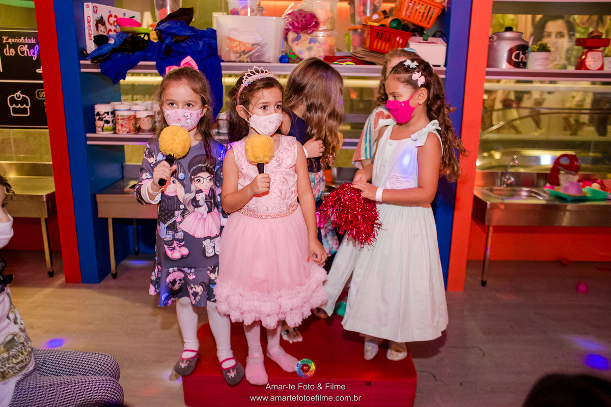 festa infantil bela adormecida parquinho de shopping rio de janeiro barra da tijuca animasom rio design vestido de princesa aurora