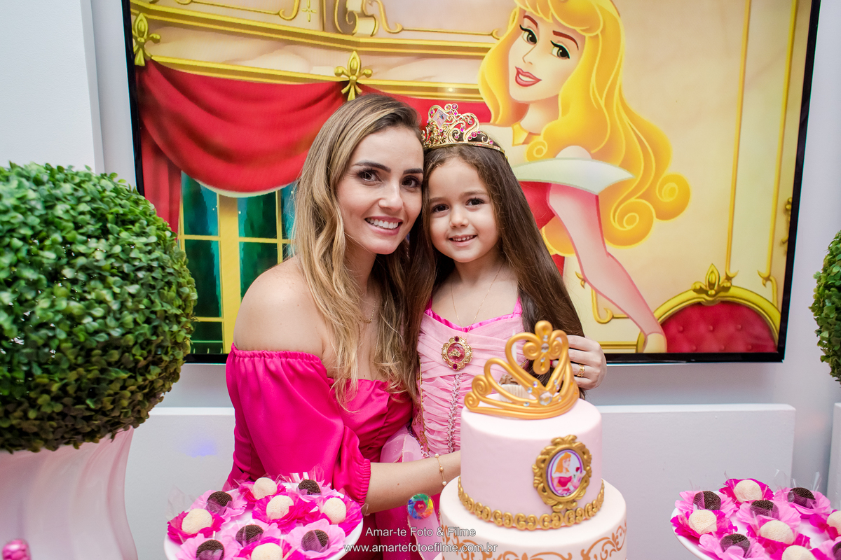 festa infantil bela adormecida parquinho de shopping rio de janeiro barra da tijuca animasom rio design vestido de princesa aurora