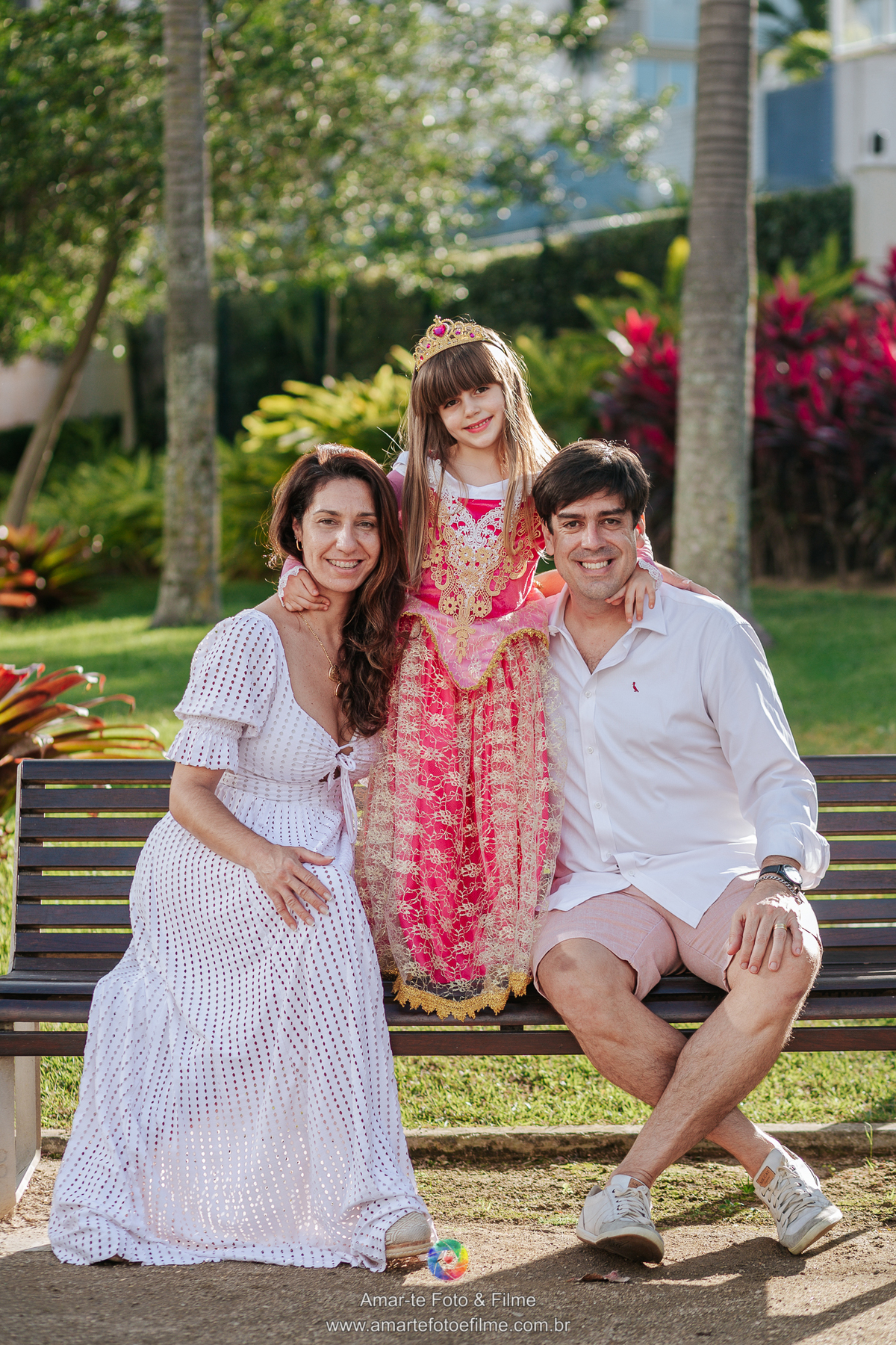 ensaio externo praia princesa por do sol reserva barra ilha pura parquinho condominio Bela adormecida bela aurora poses familia