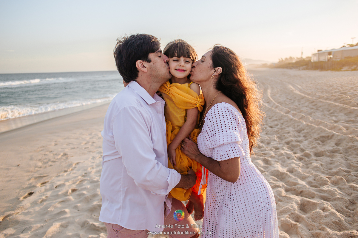 ensaio externo praia princesa por do sol reserva barra ilha pura parquinho condominio Bela adormecida bela aurora poses familia