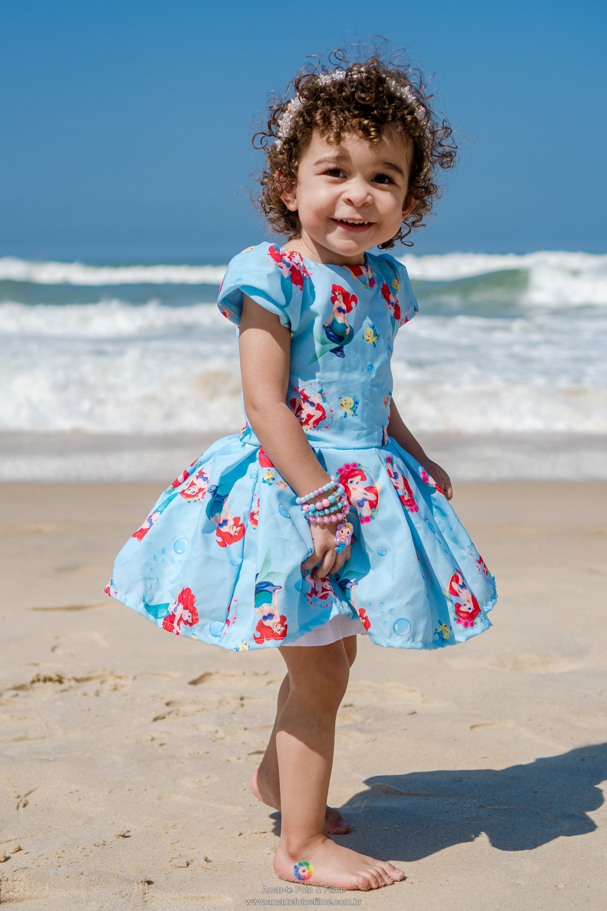 ariel barra cauda de sereia copacabana ensaio externo menina pequena sereia praia prainha recreio rio de janeiro roupa de sereia vestido