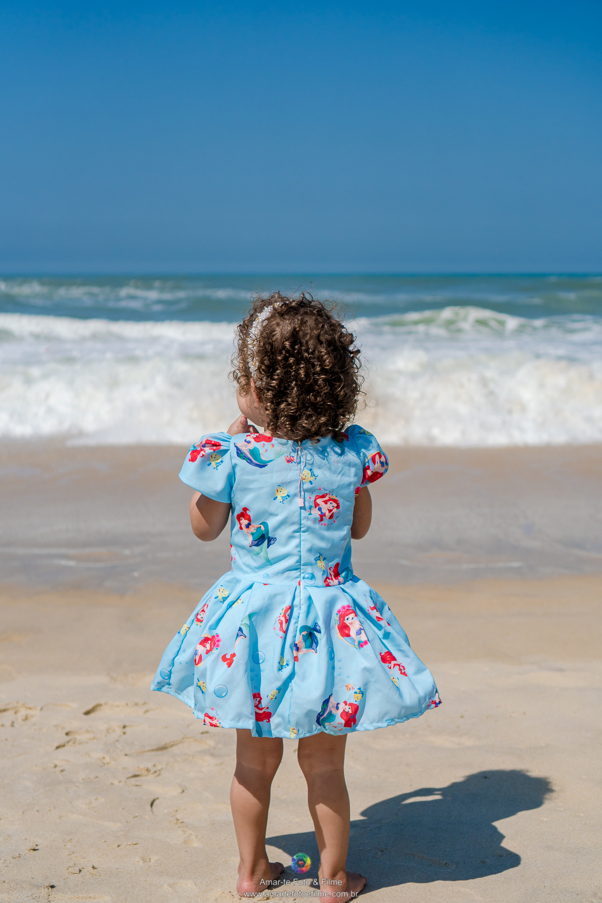 ariel barra cauda de sereia copacabana ensaio externo menina pequena sereia praia prainha recreio rio de janeiro roupa de sereia vestido