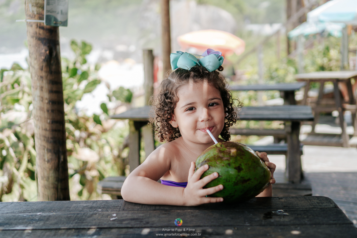 ensaio infantil externo na praia sereia prainha recreio barra rj menina vestida de sereia