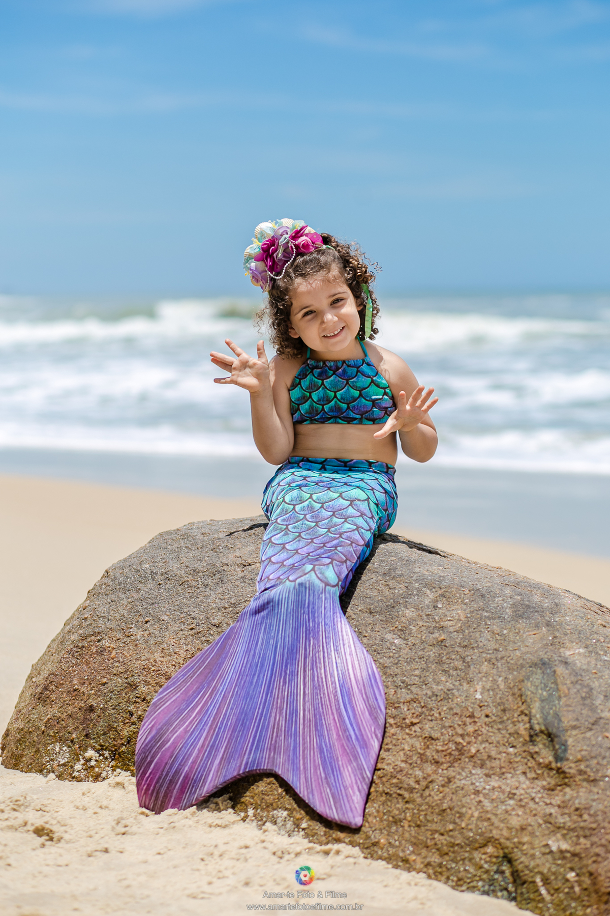 ensaio infantil externo na praia sereia prainha recreio barra rj menina vestida de sereia