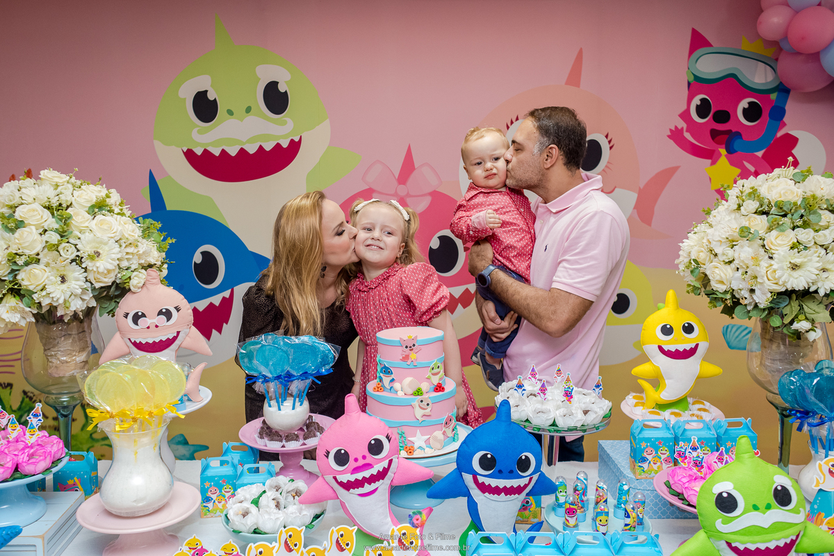 fotografo, festa, infantil, casa em festa, joá, baby shark, piscina de bolinhas, pula pula, parabéns, menina, família, fotos de familia, poses, rj, barra da tijuca, pintura, banho de mangueira