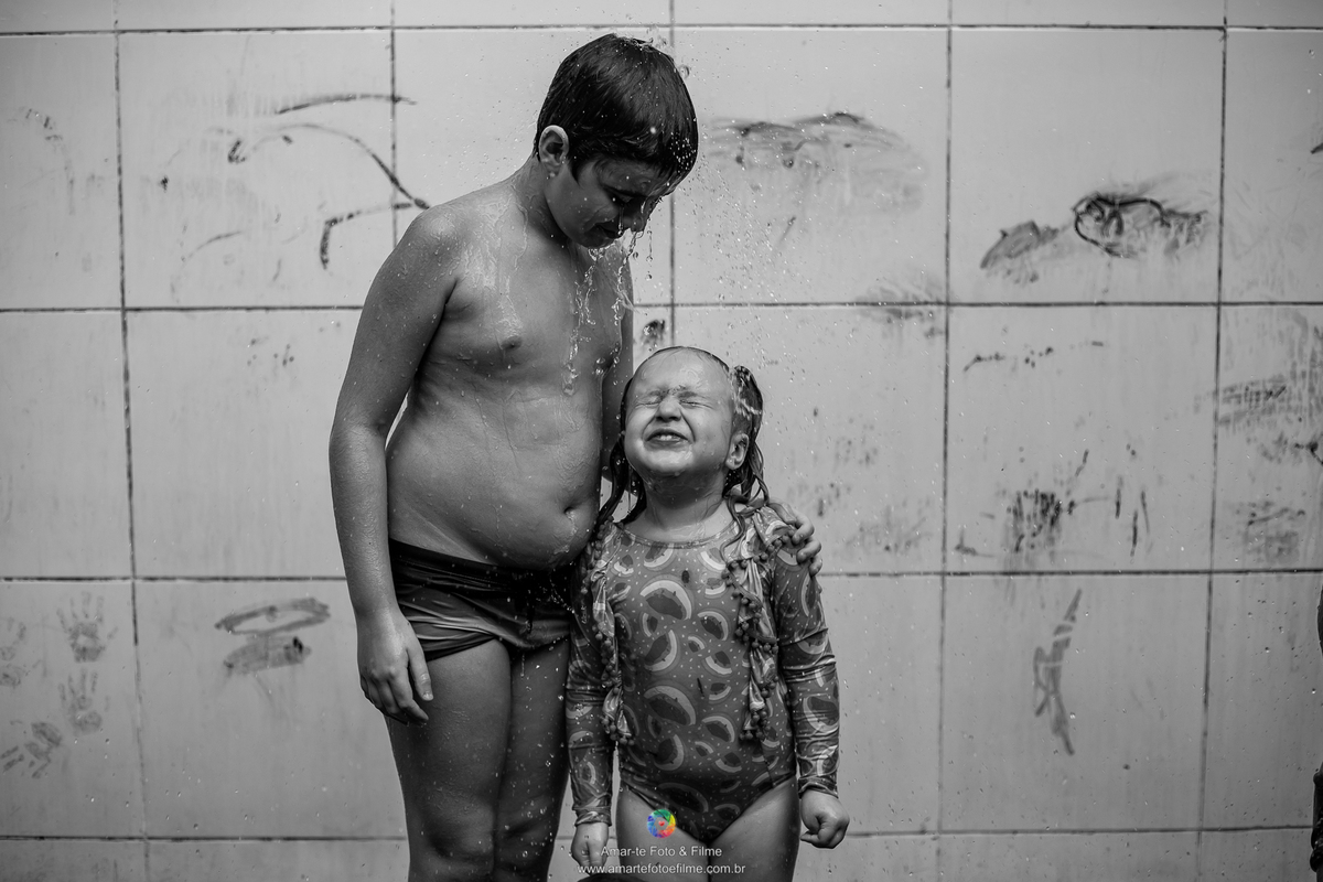 fotografo, festa, infantil, casa em festa, joá, baby shark, piscina de bolinhas, pula pula, parabéns, menina, família, fotos de familia, poses, rj, barra da tijuca, pintura, banho de mangueira