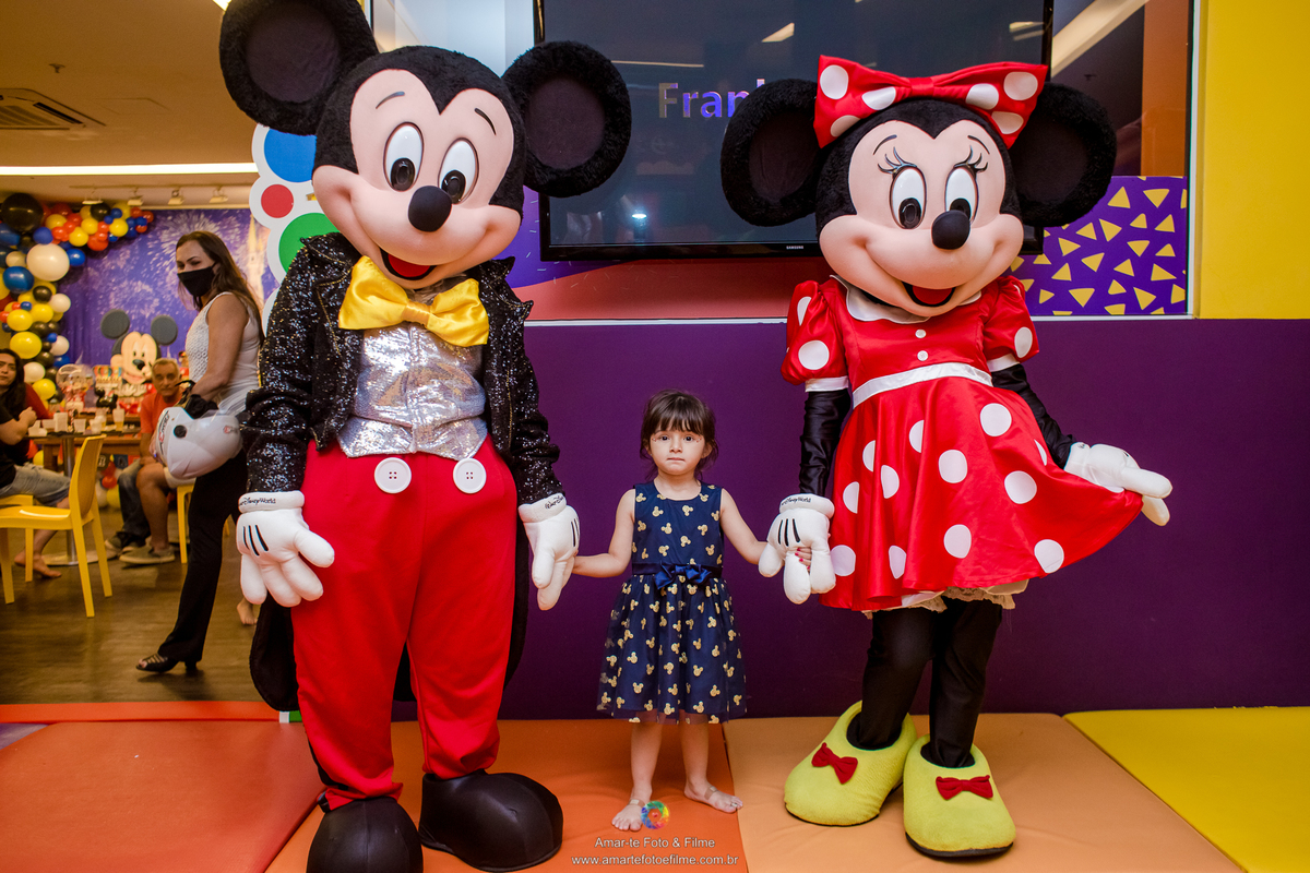 festa infantil menina mickey minnie vermelha decoração kids park rio casa shopping barra da tijuca familia personagem vivo
