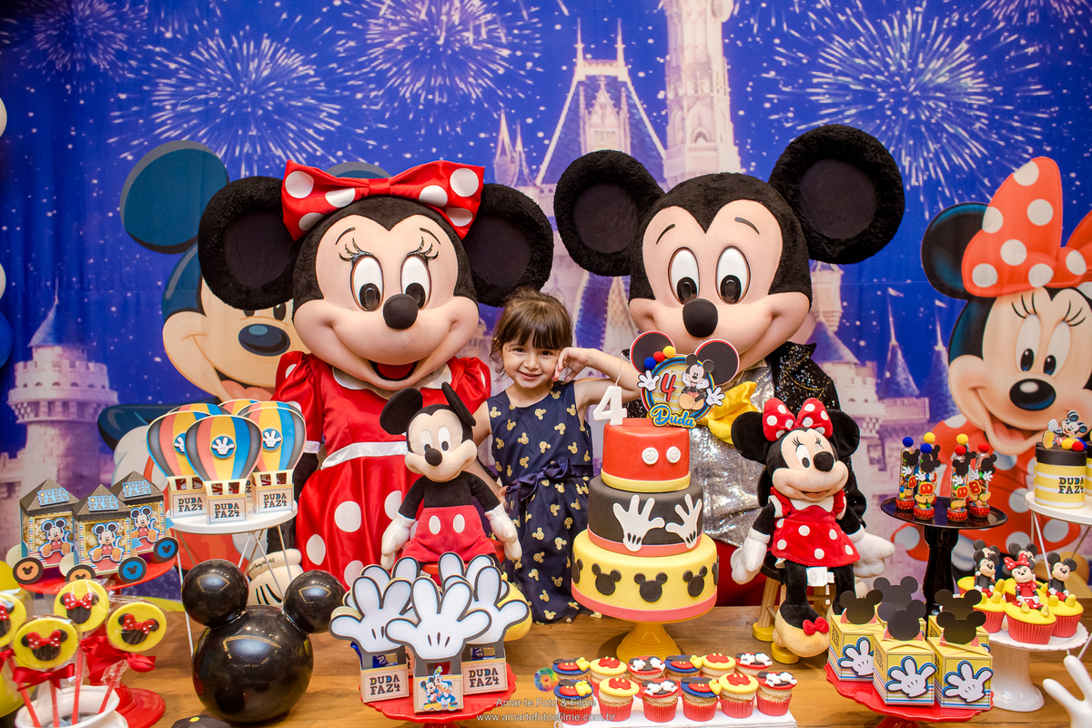 festa infantil menina mickey minnie vermelha decoração kids park rio casa shopping barra da tijuca familia personagem vivo