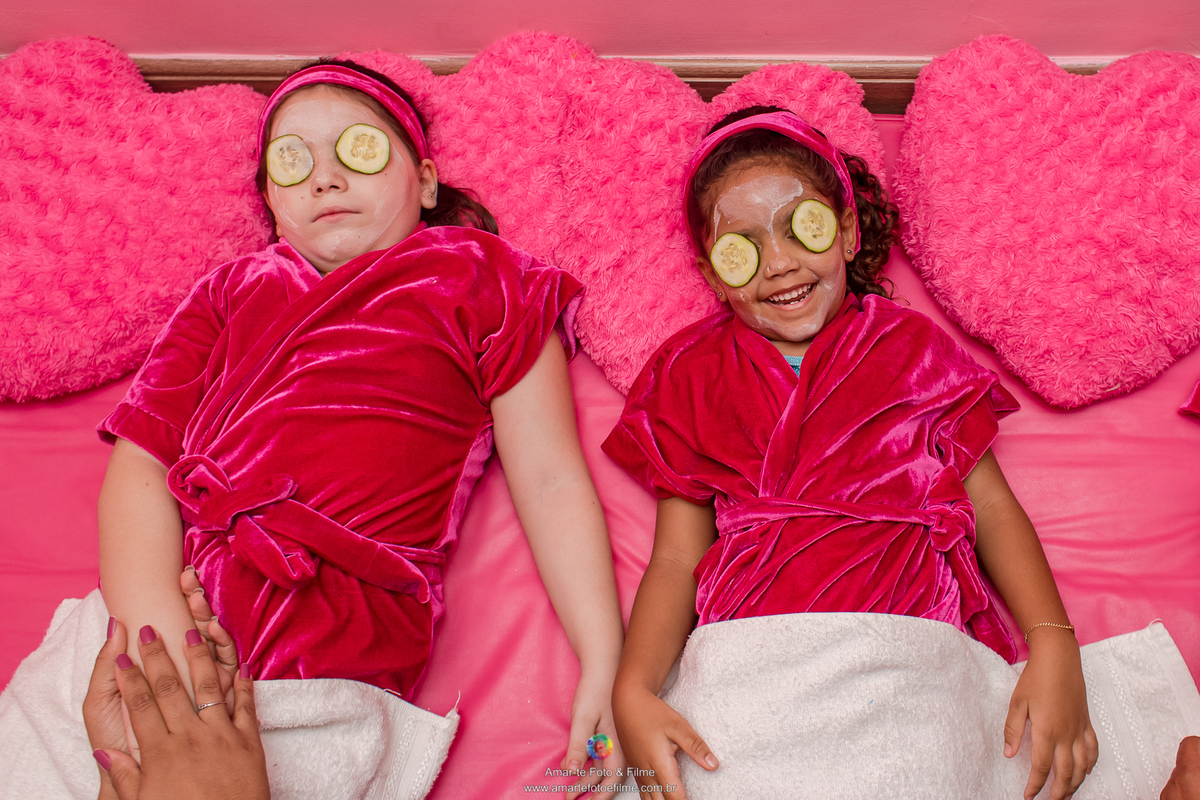 festa infantil spa decoração princesa cinderela poses maquiagem de criança