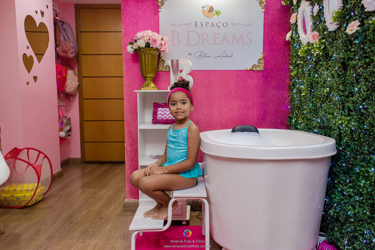 festa infantil spa decoração princesa cinderela poses maquiagem de criança