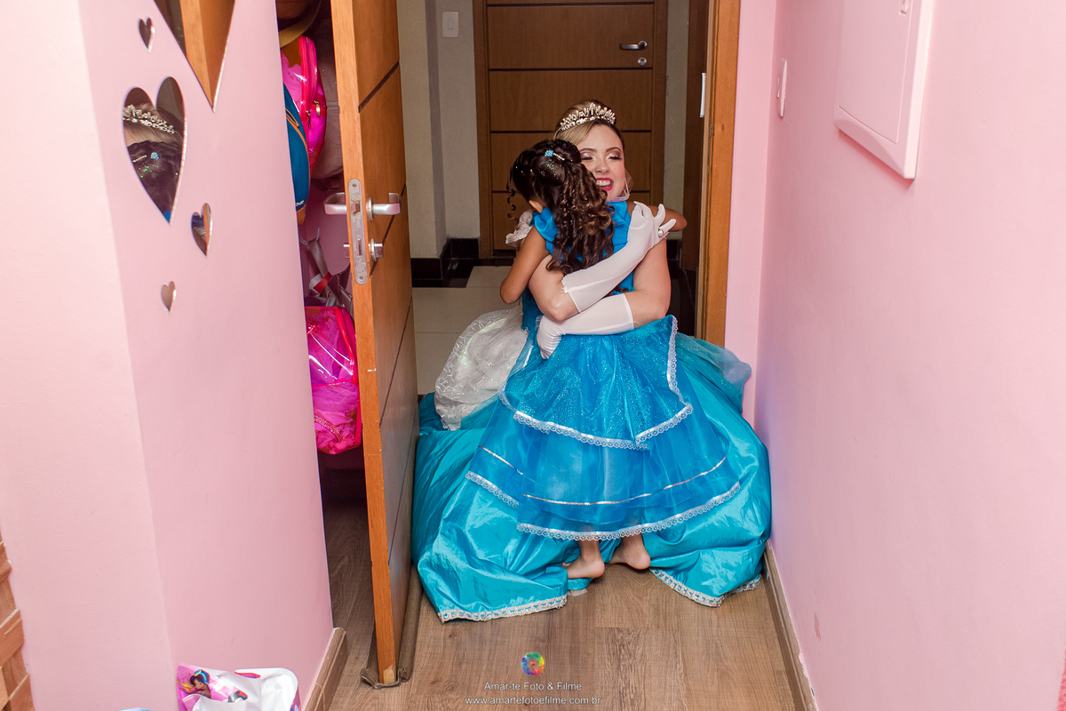 festa infantil spa decoração princesa cinderela poses maquiagem de criança