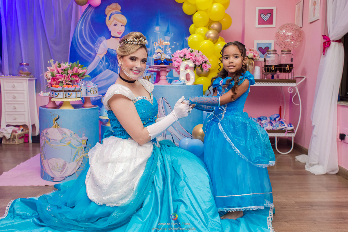festa infantil spa decoração princesa cinderela poses maquiagem de criança