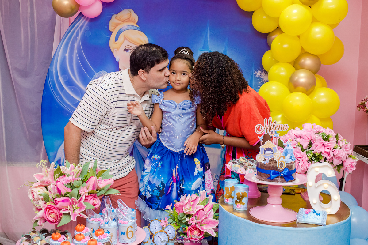festa infantil spa decoração princesa cinderela poses maquiagem de criança