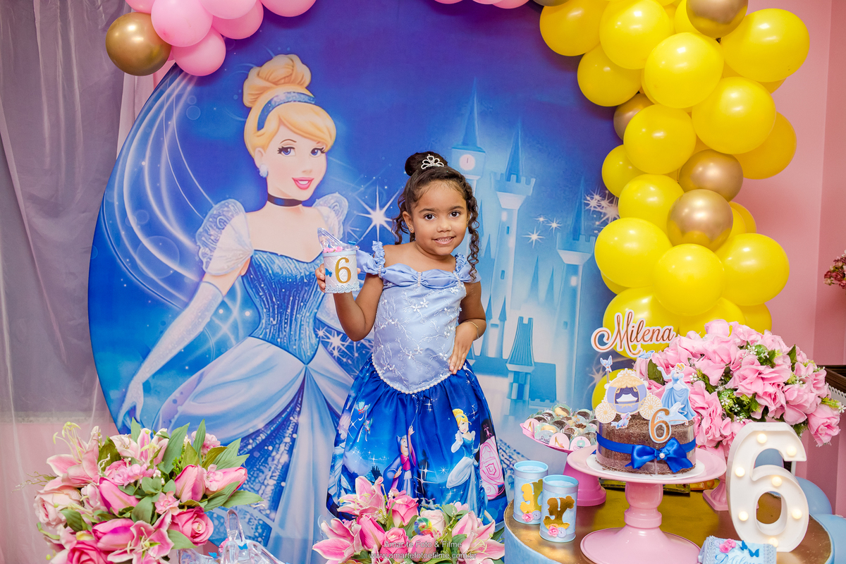 festa infantil spa decoração princesa cinderela poses maquiagem de criança