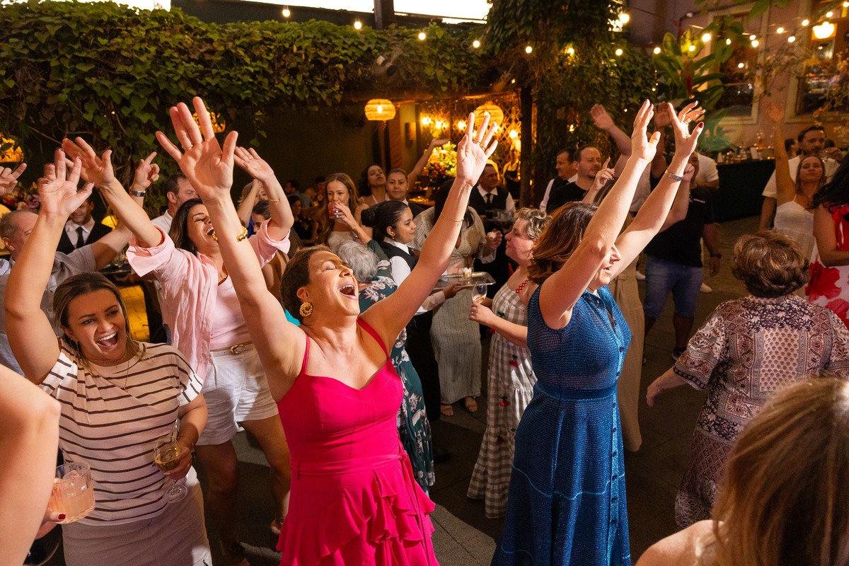 Festa com samba, suor e alegria
