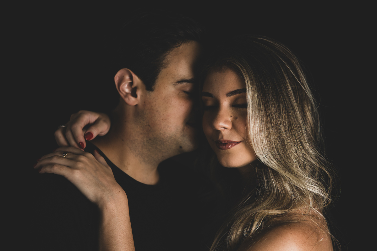 Noivos em ensaio de fotos antes do casamento