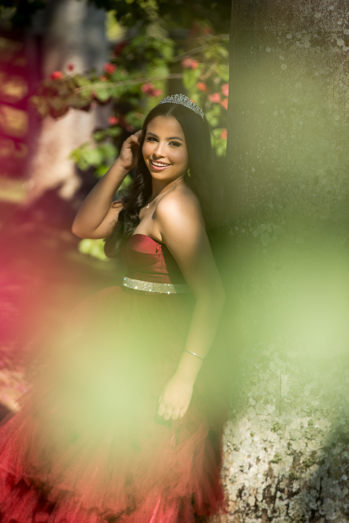 Debutante sorri para câmera