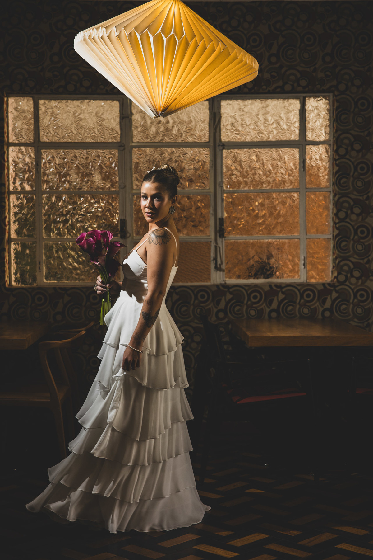 Noiva deslumbrante no salão do restaurante Kanpai