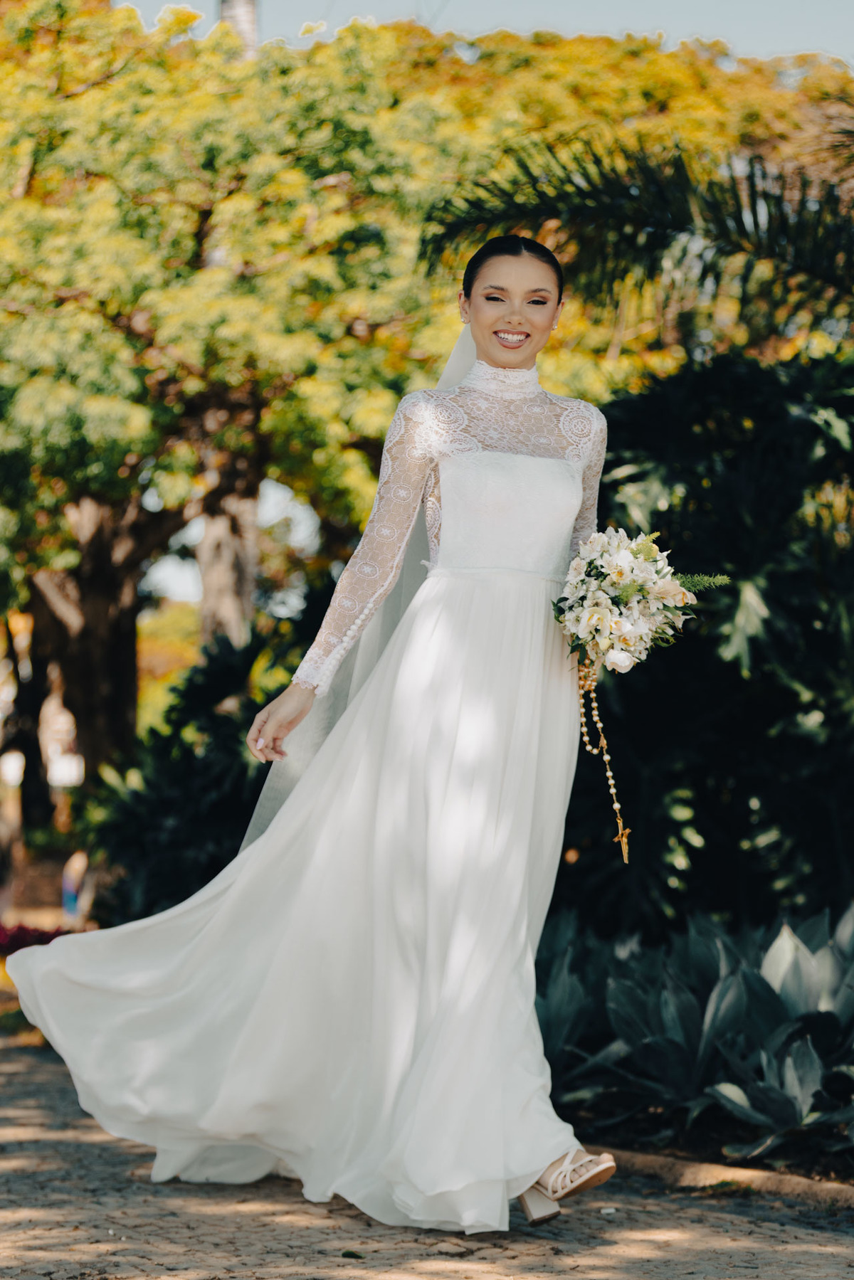 Noiva belíssima a caminho do altar