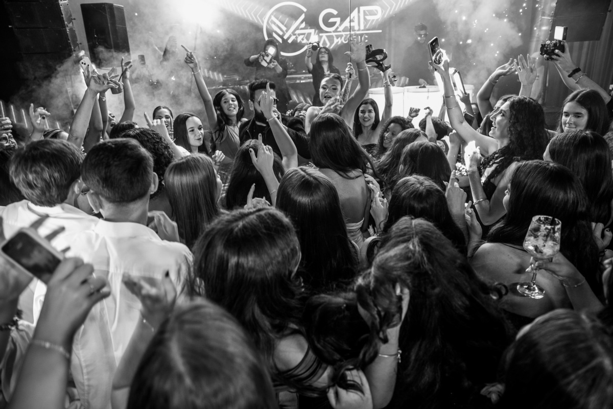 Show da banda agita boate de 15 anos