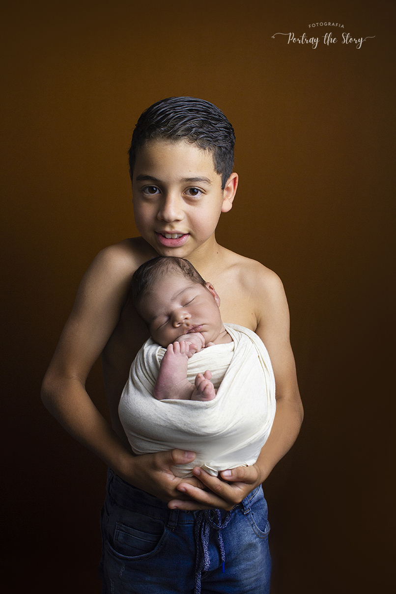 ensaio newborn com o irmão em mauá