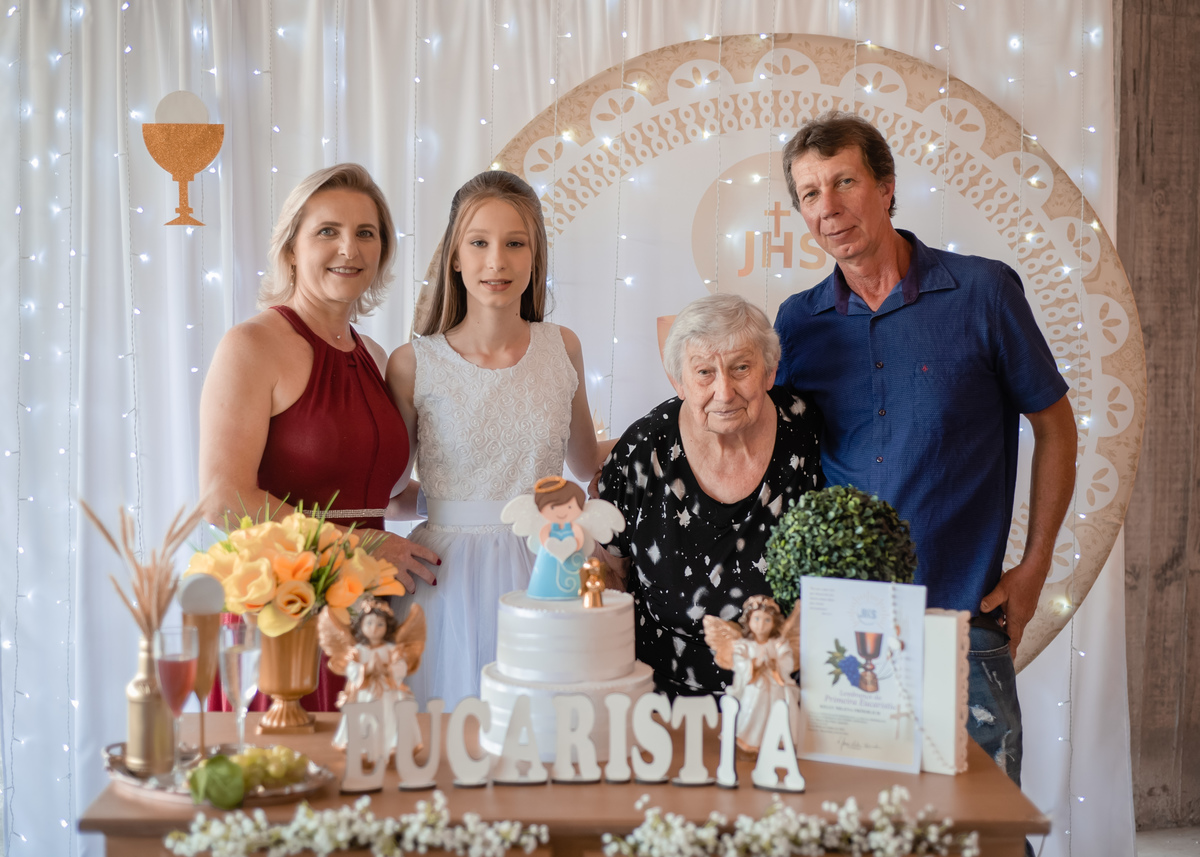 Fotos de familia na Primeira Eucaristia da Kelly Milena Froehlich 
