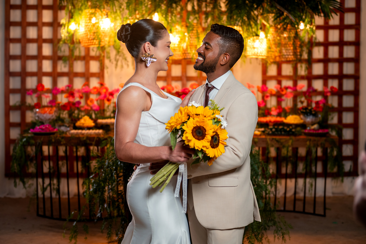 Retrato dos noivos em ensaio externo