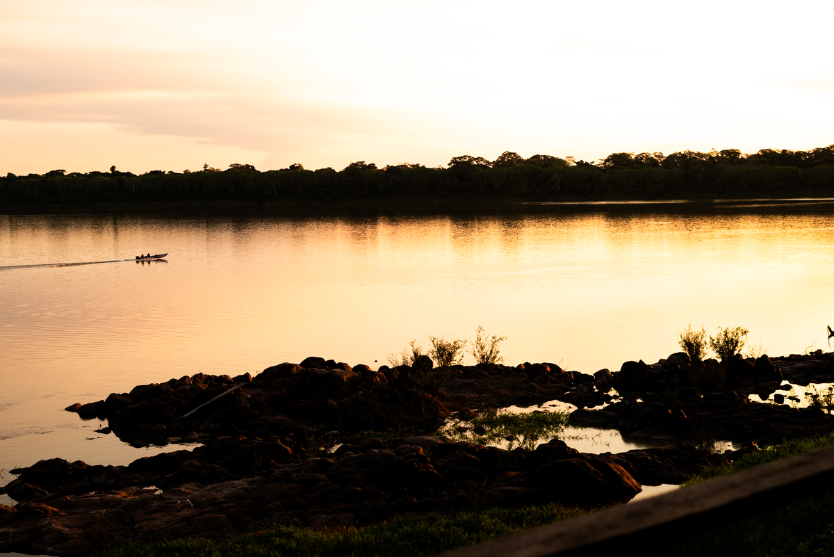 vista do encontro das agua rio mamoré e rio pakaas
