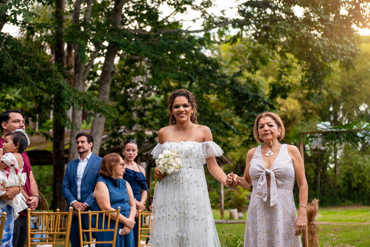 Entrada da noiva no casamento de Paola e Aldair