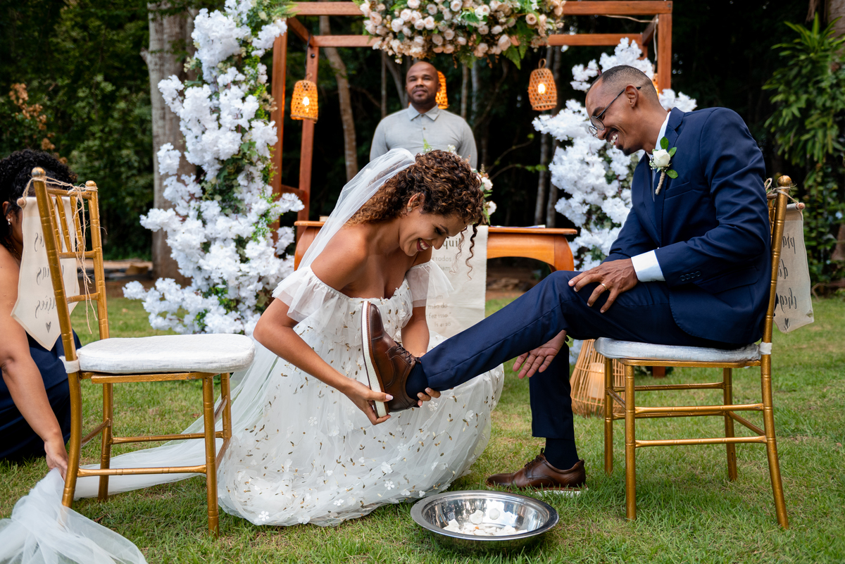 Emoção no altar durante casamento
